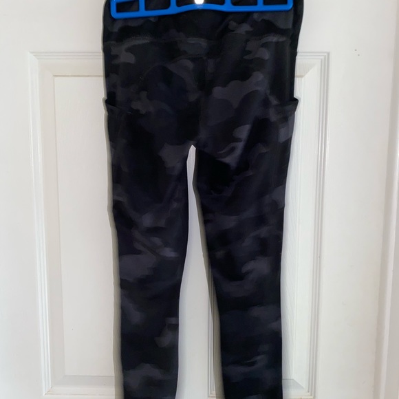 Yogalicious Leggings - Picture 2 of 4